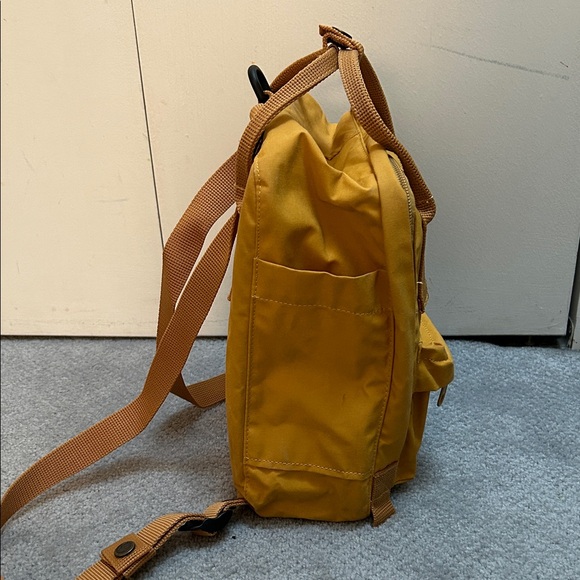 Kånken Mini Yellow Backpack - Picture 4 of 5